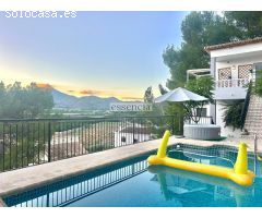 CHALET EXCLUSIVO EN URBANIZACIÓN SANTA MARTA DE GANDIA.