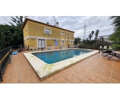 Casa con gran terreno y piscina privada