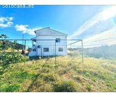 ¡Descubre chalet con 215 m² construidos en una amplia parcela de 3.458 m²