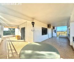 ¡Descubre chalet con 215 m² construidos en una amplia parcela de 3.458 m²