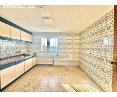 ¡Descubre chalet con 215 m² construidos en una amplia parcela de 3.458 m²