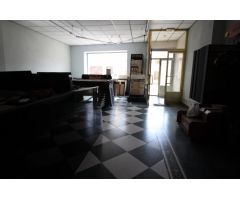Estupendo local comercial en venta o alquiler en el centro de Montijo