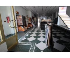 Estupendo local comercial en venta o alquiler en el centro de Montijo