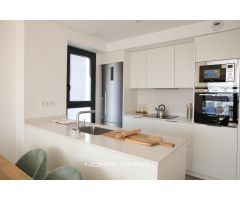 BONITO PISO ALTO CON ZONA COMUNITARIA EN PRIMERA LINEA DE MAR
