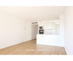 BONITO PISO ALTO CON ZONA COMUNITARIA EN PRIMERA LINEA DE MAR