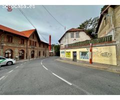 Casa de pueblo para reformar de 220m2 distribuida en dos viviendas de 60m2 y dos locales comerciales