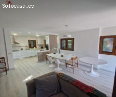 Chalet de 240m2 con 3 dormitorios, 2 baños y aseo. Amplio jardín de 1.000m2 y piscina independiente