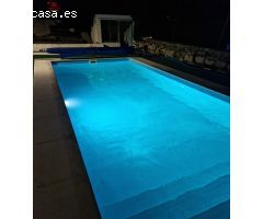 Chalet de 240m2 con 3 dormitorios, 2 baños y aseo. Amplio jardín de 1.000m2 y piscina independiente
