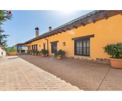 Magnifico chalet de 713m2 con 5 dormitorios, 4 baños y piscina sobre parcela ajardinada de 1.505m2