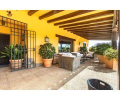 Magnifico chalet de 713m2 con 5 dormitorios, 4 baños y piscina sobre parcela ajardinada de 1.505m2