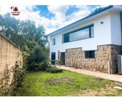 Chalet de 267m2, 4 dormitorios, 3 baños con parcela de 1016m2 en Collado Mediano