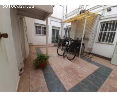 Presentamos 2 casas unidas en la mejor zona de burjasot.