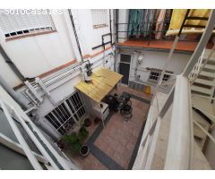 Presentamos 2 casas unidas en la mejor zona de burjasot.