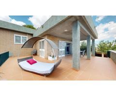 IMPRESIONANTE CHALET EN UNA SOLA PLANTA COM AMPLIA PARCELA CON PISCINA