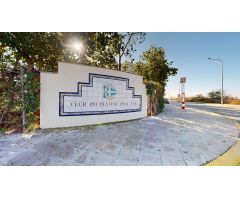 ENCANTADOR APARTAMENTO CON TERRAZA EN URB. PLAY PUIG