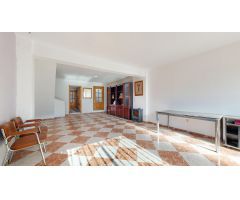 En el Raval, cullera una casa reformada y para entrar a vivir.