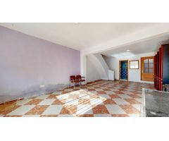 En el Raval, cullera una casa reformada y para entrar a vivir.