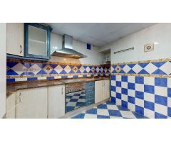 En el Raval, cullera una casa reformada y para entrar a vivir.