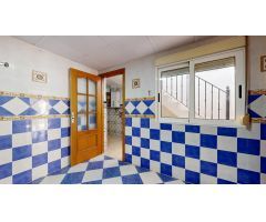 En el Raval, cullera una casa reformada y para entrar a vivir.