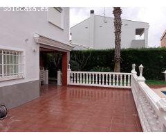 ¡Te presentamos este espectacular y exclusivo chalet en venta en San Antonio de Benageber