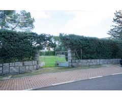 Venta de parcela en esquina 916,80 m2.