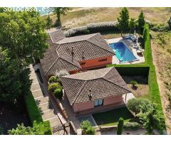 Chalet en Venta en Navatalgordo, Girona