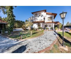 MAGNIFICO CHALET EN URB. PARQUE CUBILLAS