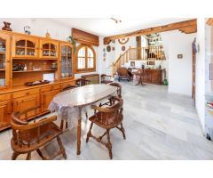 MAGNIFICO CHALET EN URB. PARQUE CUBILLAS