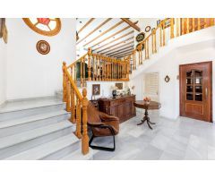 MAGNIFICO CHALET EN URB. PARQUE CUBILLAS