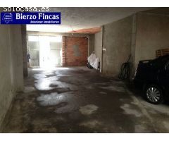 Se vende bajo comercial en la zona alta.