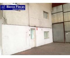Se alquila nave 700m2 en Ponferrada.