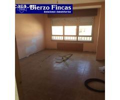 Se vende piso en Bembibre para reformar.
