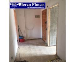 Se vende piso en Bembibre para reformar.