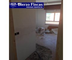 Se vende piso en Bembibre para reformar.