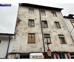 EDIFICIO PARA REFORMAR EN EL CENTRO DE TORENO.