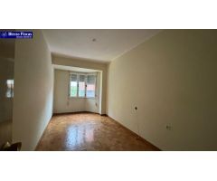 PISO DE 4 HABITACIONES EN ZONA CORREOS DE PONFERRADA!