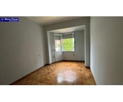 PISO DE 4 HABITACIONES EN ZONA CORREOS DE PONFERRADA!