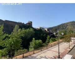 HERMOSO LOCAL CON VISTAS AL CASTILLO DE PONFERRADA!
