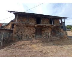 SE VENDE FINCA URBANA CON EDIFICACIONES DE PIEDRA EN OTERO