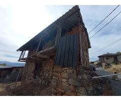 SE VENDE FINCA URBANA CON EDIFICACIONES DE PIEDRA EN OTERO