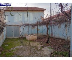 SE VENDE CASA CON PARCELA EN CHOZAS DE ARRIBA