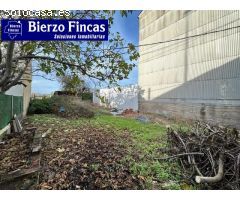 CASA CON TERRENO EN FLORES DEL SIL.