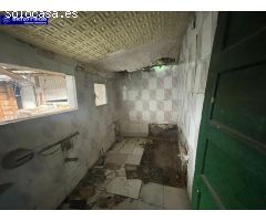 SE VENDE CASA BAJA A REFORMAR EN EL BARRIO DE LA SAL