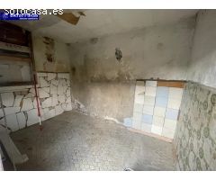 SE VENDE CASA BAJA A REFORMAR EN EL BARRIO DE LA SAL
