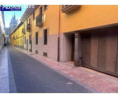SE ALQUILAN AMPLIAS PLAZAS DE GARAJE A ESCASOS METROS DE LA CATEDRAL