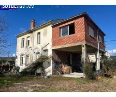 CASA CON 1.600M2 DE PARCELA URBANA PARA REFORMAR EN DEHESAS.