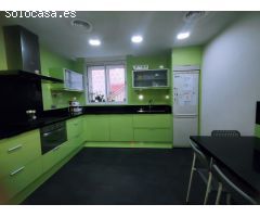 CASA CON PISCINA CUBIERTA Y PLAZA DE PARKING