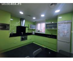 CASA CON PISCINA CUBIERTA Y PLAZA DE PARKING