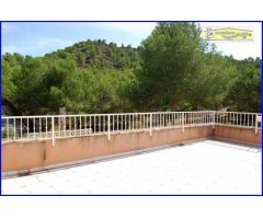Se vende chalet en Urb. Montecantalar con 3.000 m parcela con piscina propia.