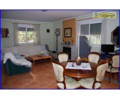 Se vende chalet en Urb. Montecantalar con 3.000 m parcela con piscina propia.